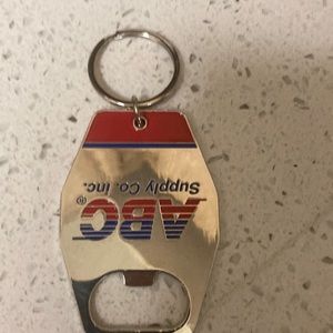 Bear opener for the keys